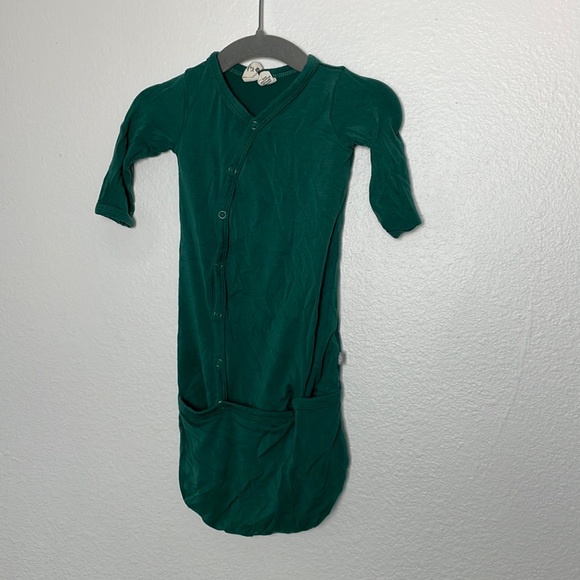 Kyte newborn gown in emerald - Picture 1 of 4